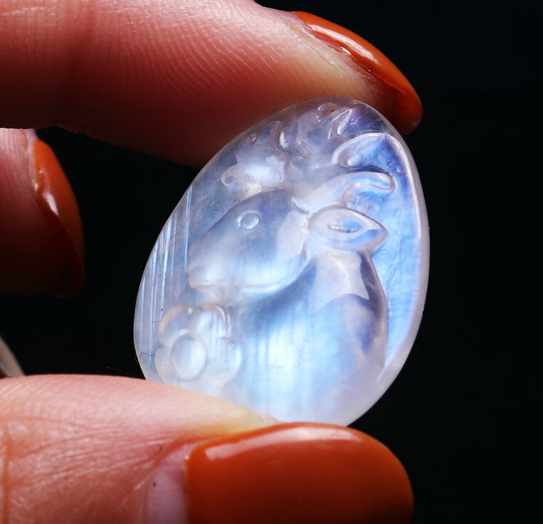 25.4*19.8*7.8mm Natural Blue Light Moonstone Crystal Clear Carving Pendant 16