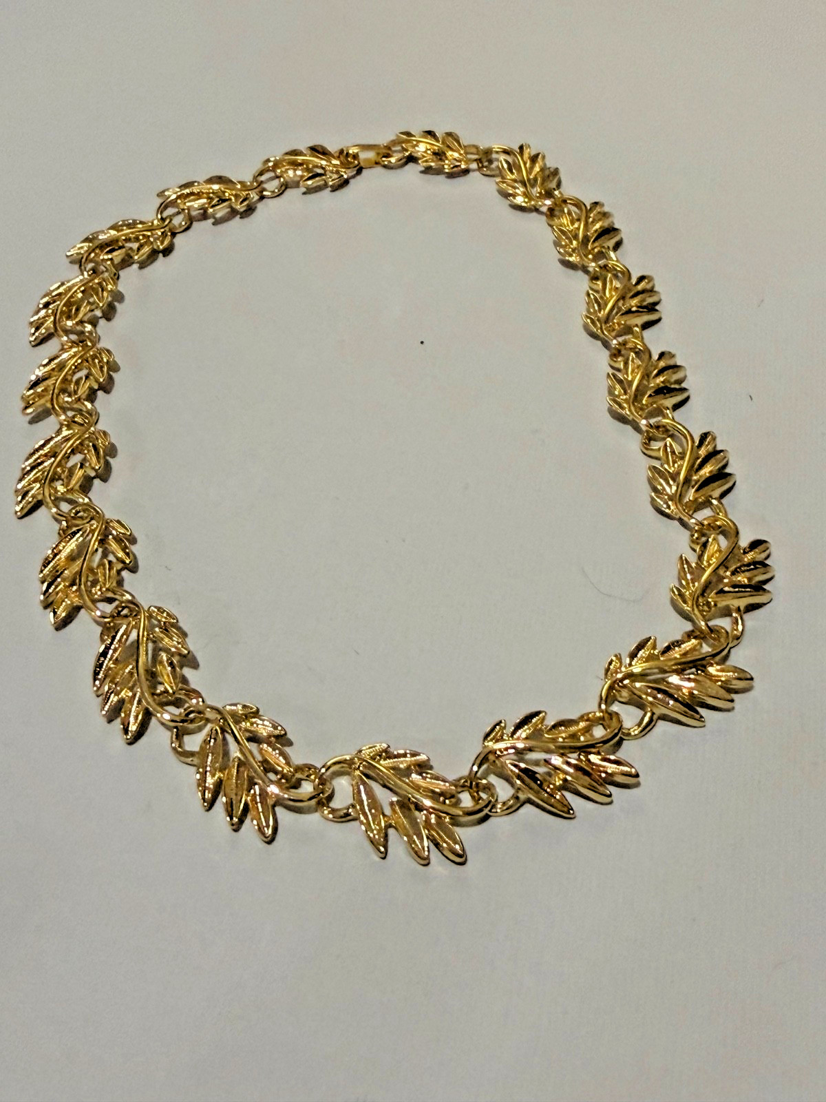 Leaf Floral Link Necklace Gold Tone Fold Over Clasp 16”