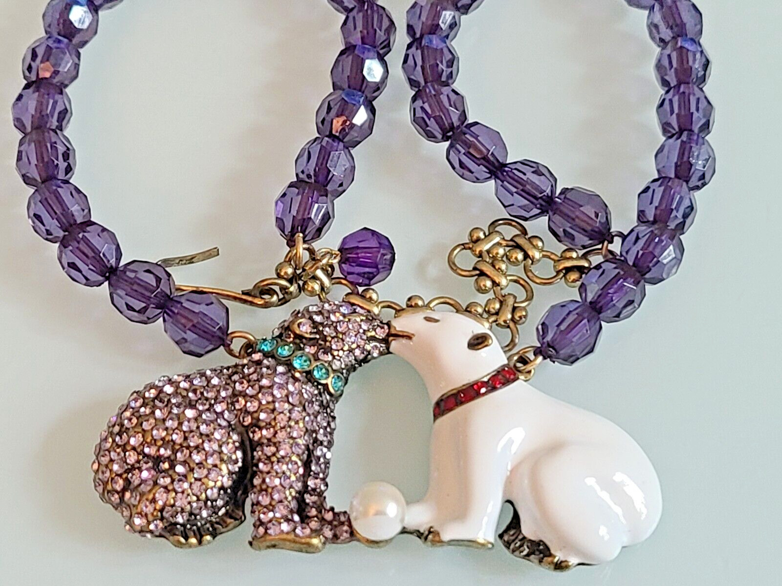 DESIGNER STYLE UNSIGNED POLAR BEARS KISSING PURPLE CRYSTAL NECKLACE