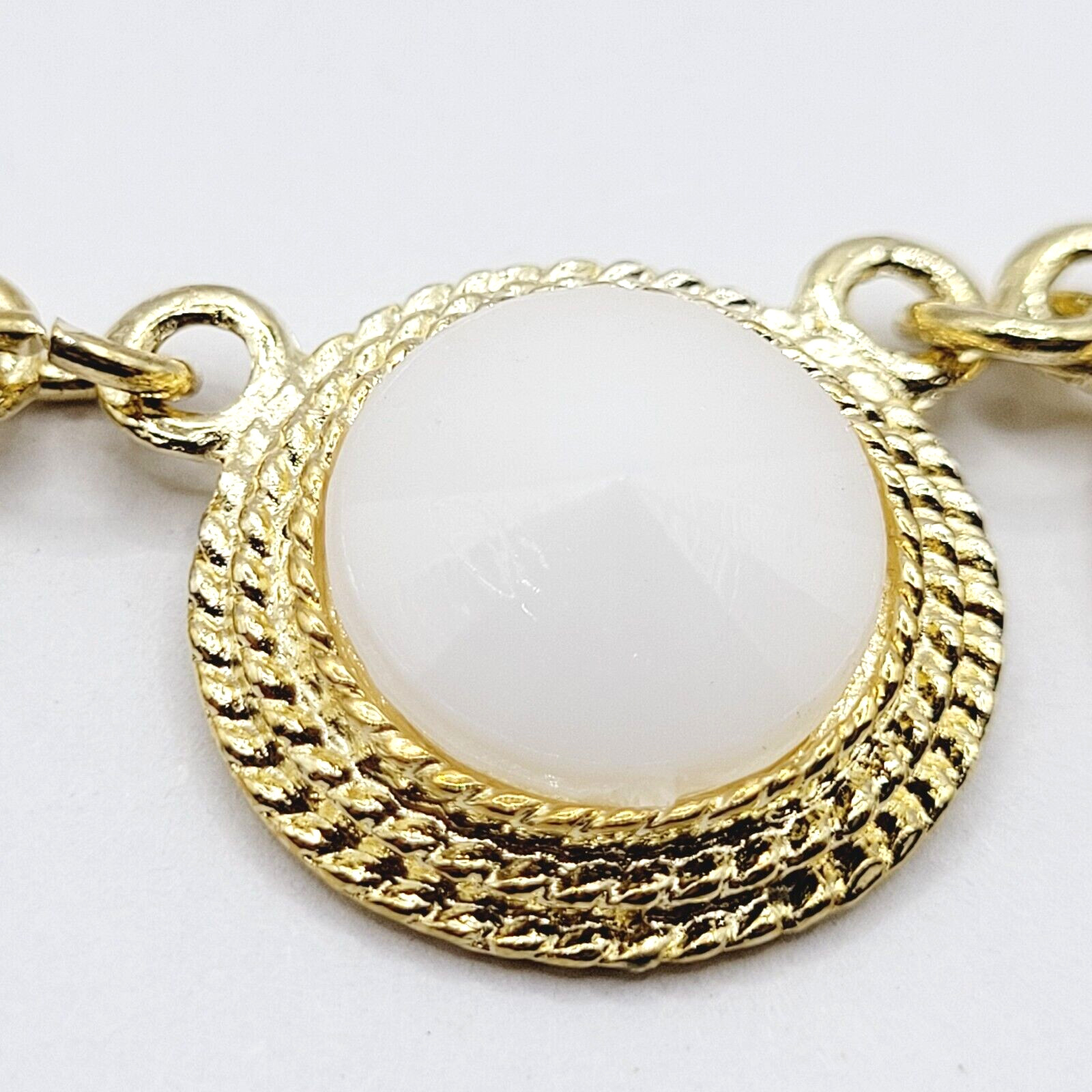 Gold Tone Bezel White Faceted Acrylic & Metal Link Professional Necklace 18 In