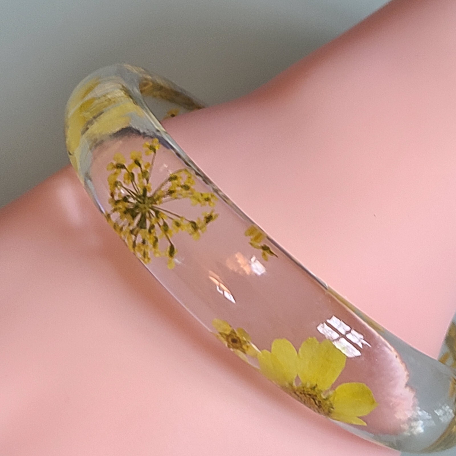 FAB 1/2 INCH WIDE ACRYLIC RESIN DRIED FLOWER BRACELET SUNFLOWERS AND MORE 2 1/2