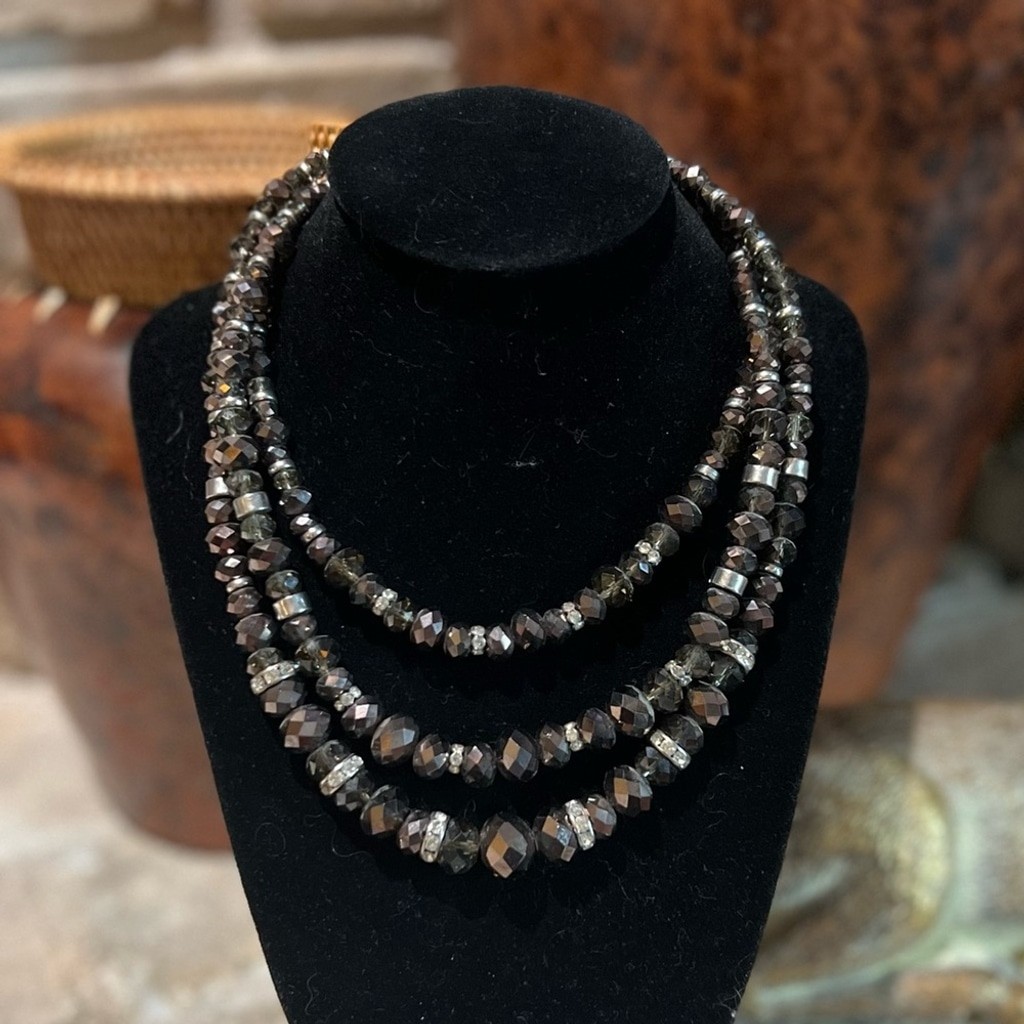 GUC- Iridescent beautiful 3 strand necklace with a fold over clasp.