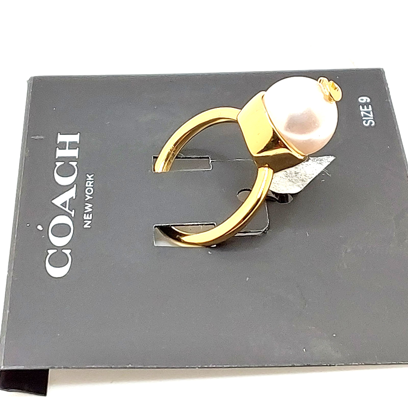 Coach New York Signature C Gold Tone Solitaire Pearl Ring Women’s Size 9