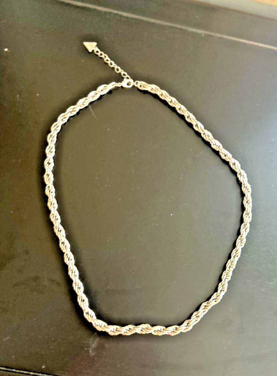 Guess Silver Tone Twisted Rope Chain Necklace Adjustable 22″-23.5″