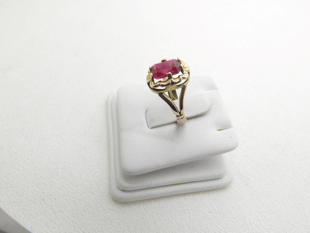 Ladies 10k Yellow Gold Synthetic Red Ruby Ring Emerald Cut 3.00 Carats Size 6.75