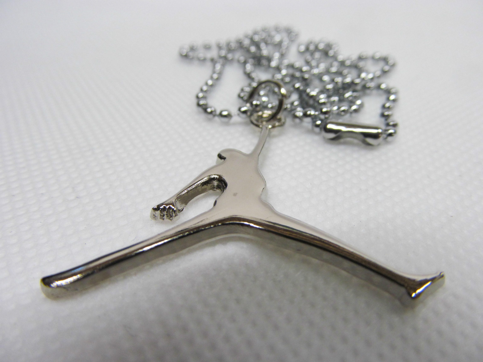 SILVER METAL JORDAN SYMBOL FASHION BLING NECKLACE PENDANT 11″ CHAIN UK SELLER