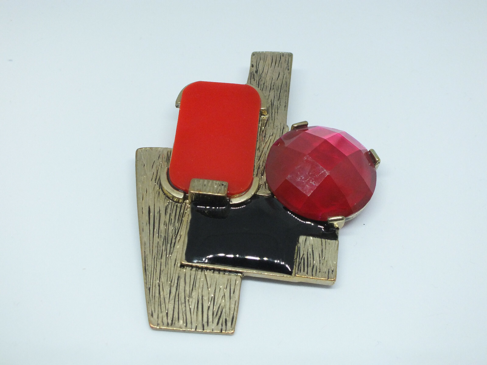 Beautiful Pendant Brooch Gold Tone Red Black Insets 3 1/2 x 2 1/2″ UNIQUE
