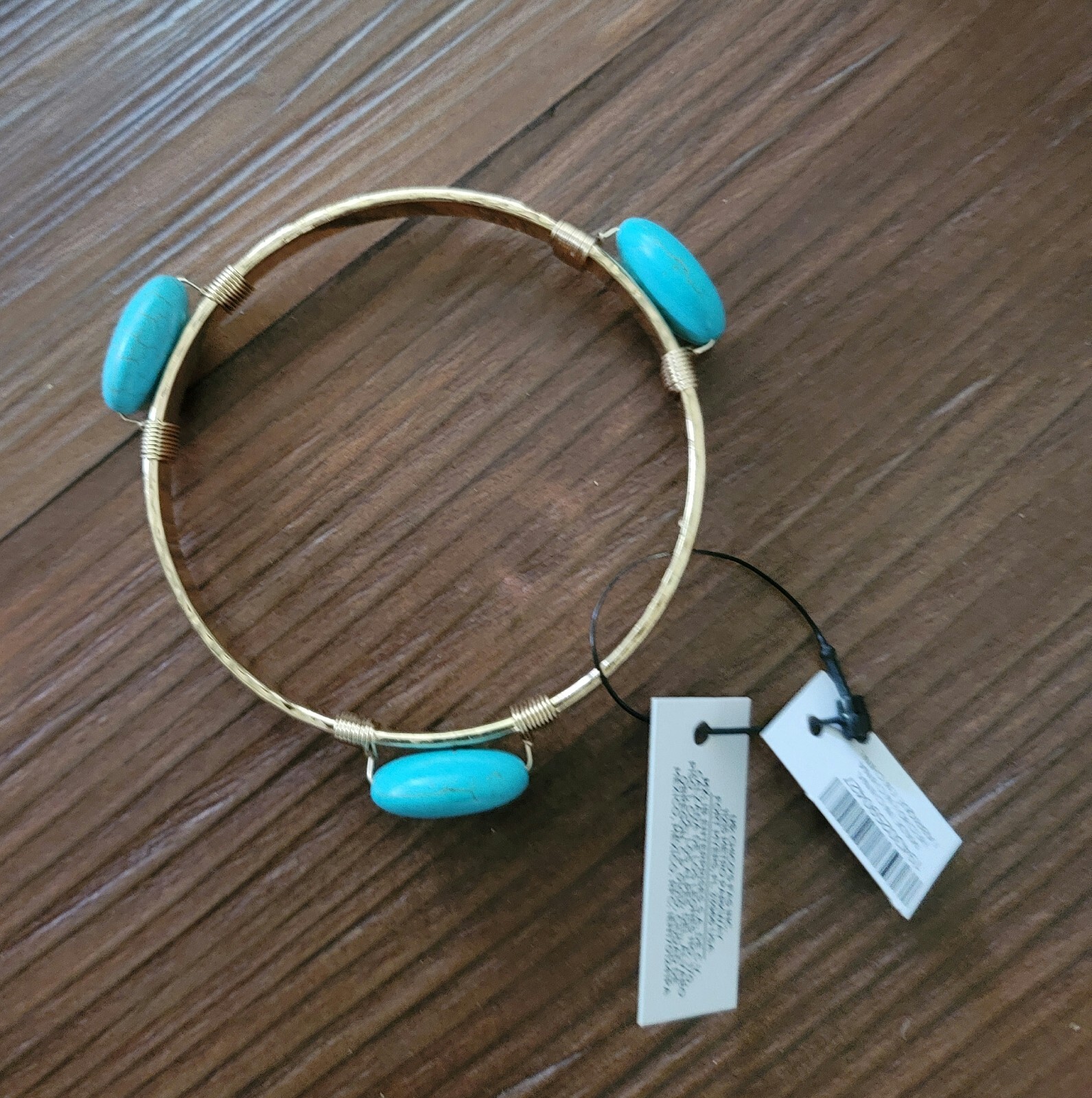 NWT CHICO’S BANGLE BRACELET HAMMERED METAL GOLD / TURQUOISE COLOR STONES $35.00