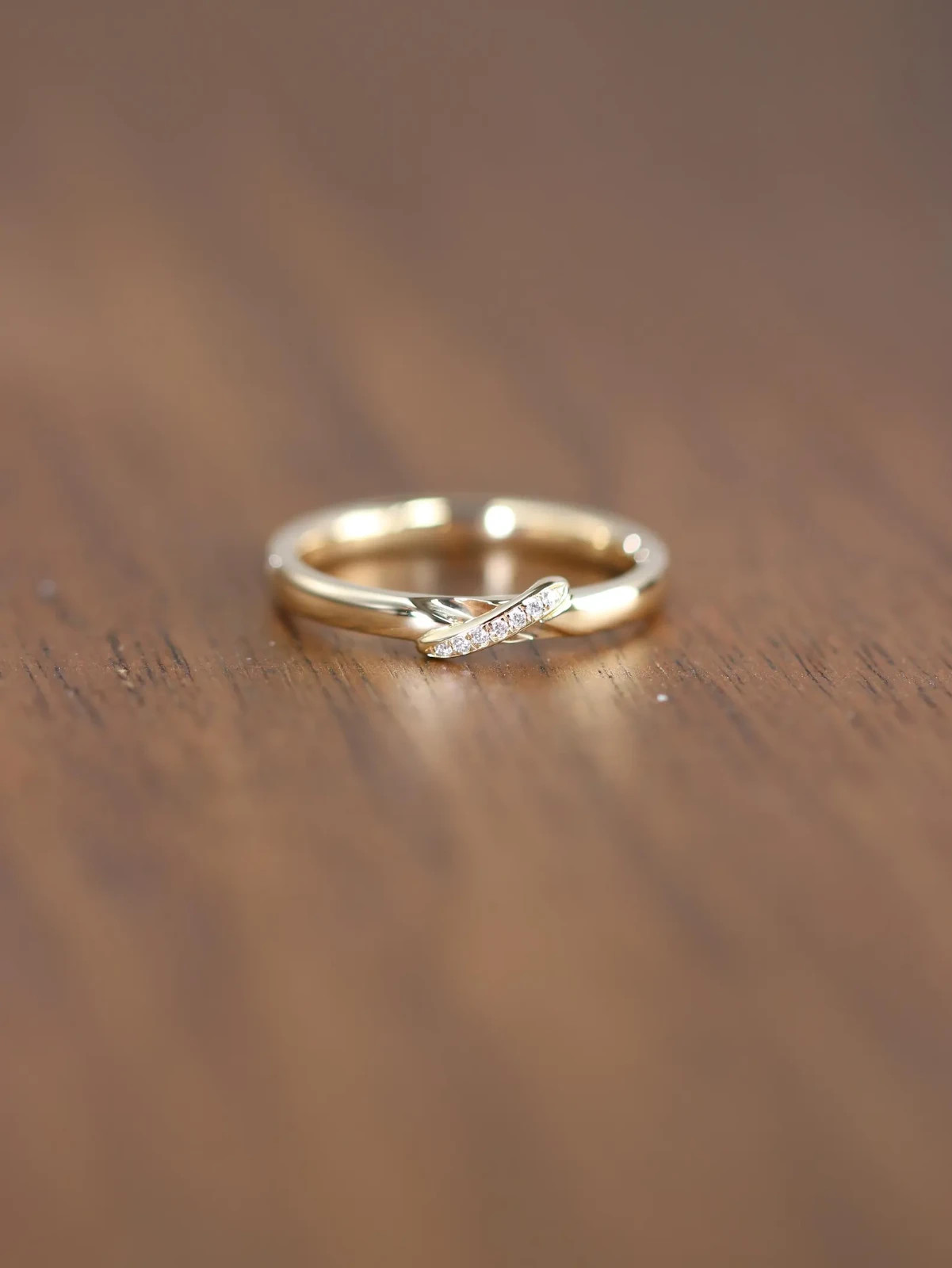 1.80 Ct Round Cut Simulated Diamond CrissCross Band Ring 14k Yellow Gold Plated