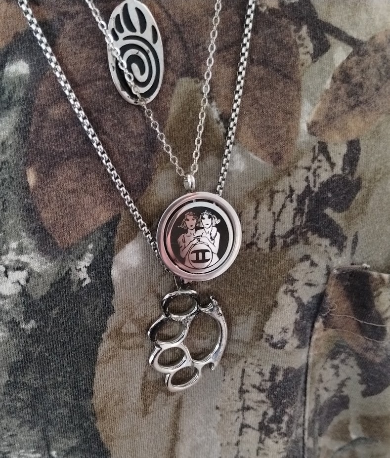 Sweetheart Zodiac pendant/necklace – two sides, with chain, Silver-colored