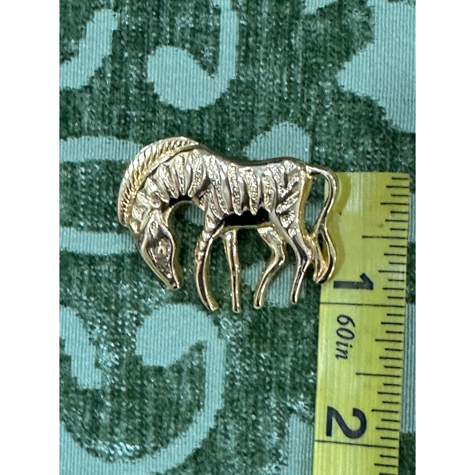 Unbranded Zebra Brooch Pin OS Gold Excellent Safari Animal Figural Jewelry
