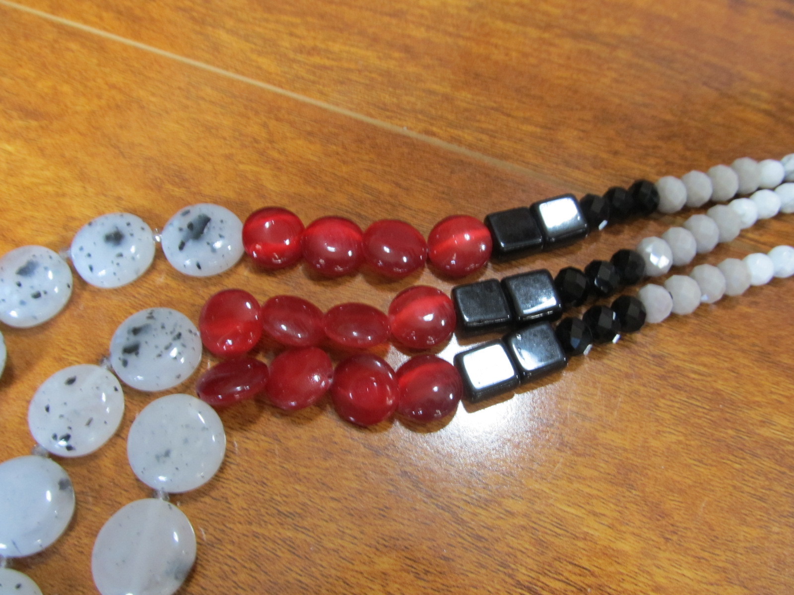 NEW LOFT RED MULTISTRAND NECKLACE Red Black and White Speckled Beads $44.50