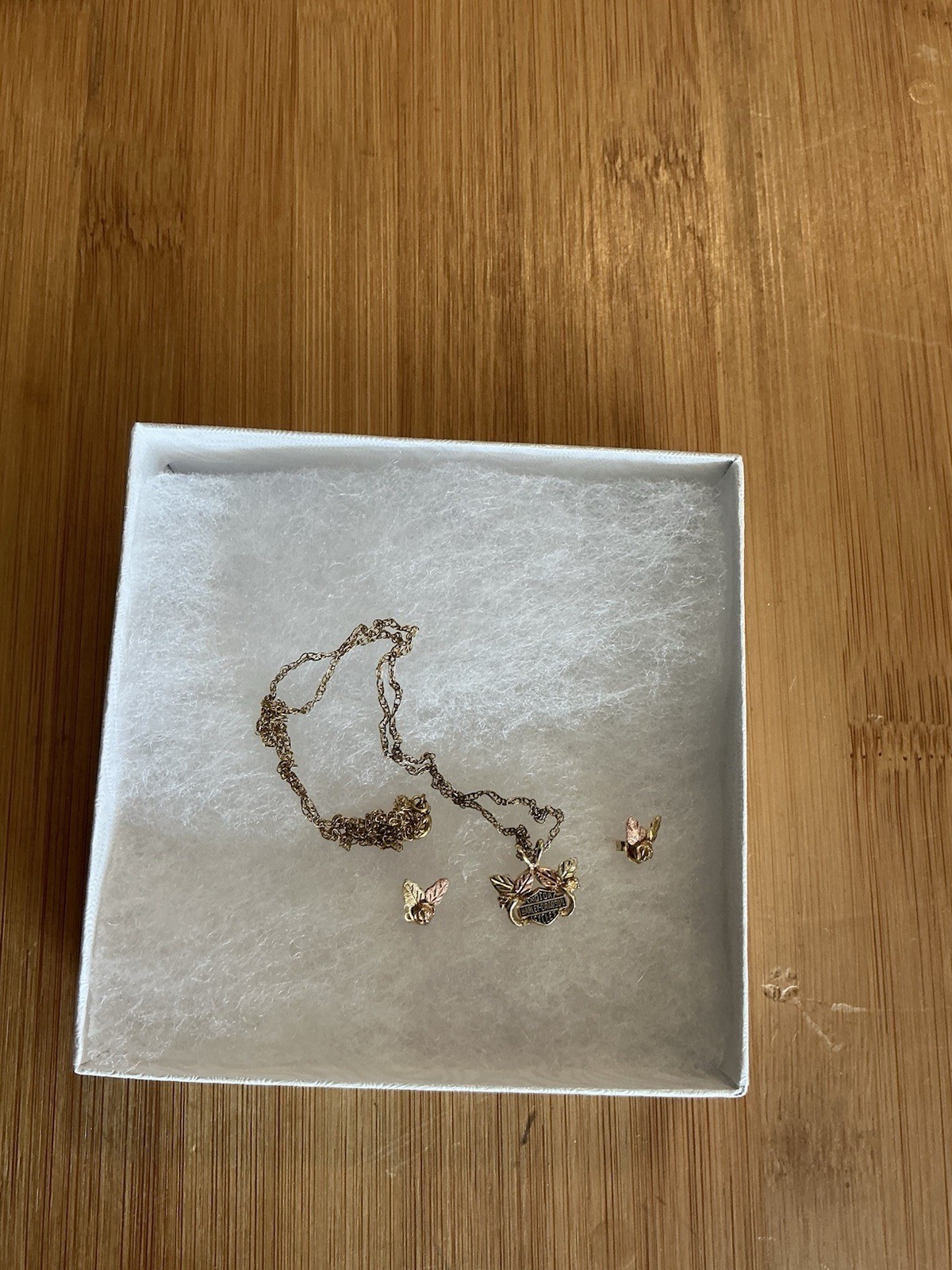 Harley-Davidson 14K Black Hills Gold Necklace & Earrings with 18 in chain.