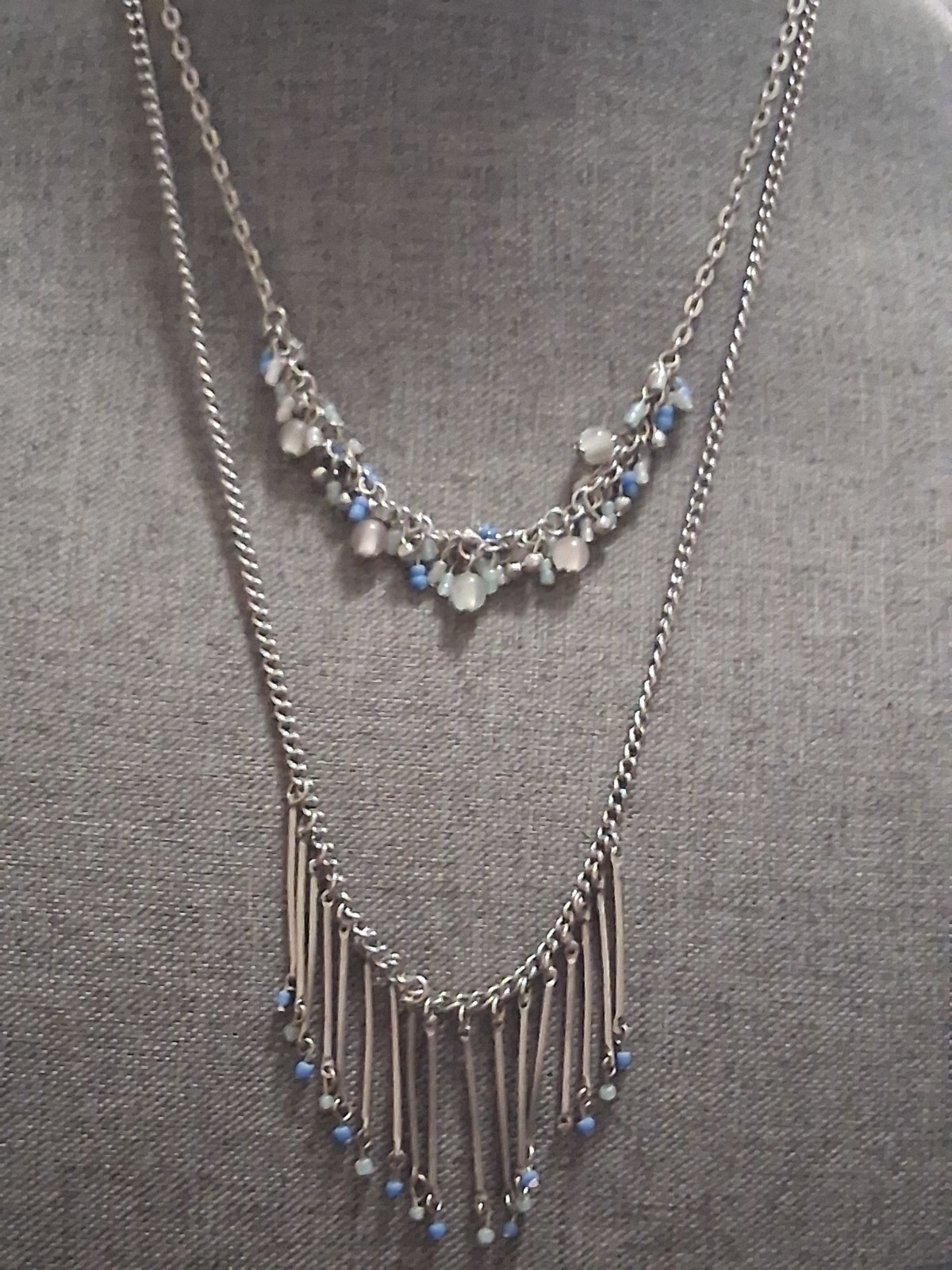 Double-strand bead cluster & fringe style necklace, blue & white beads, silverto