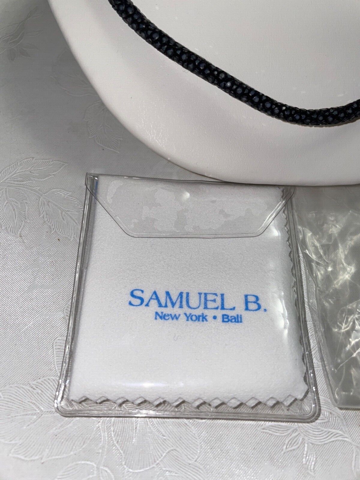 NWT Samuel B Genuine Stingray Leather Necklace Made in Hong Kong New York Bali
