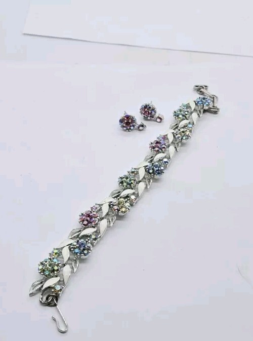 Lisner Flower Bracelet & Earring Set Lot 2 pc Silver tone Crystal Flower Pastel