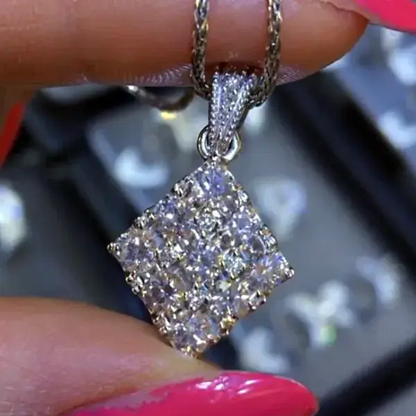 BEAUTIFUL Moissanite 9 STONE DIAMOND SHAPE PENDANT & 18″ NECKLACE CHAIN & BOX