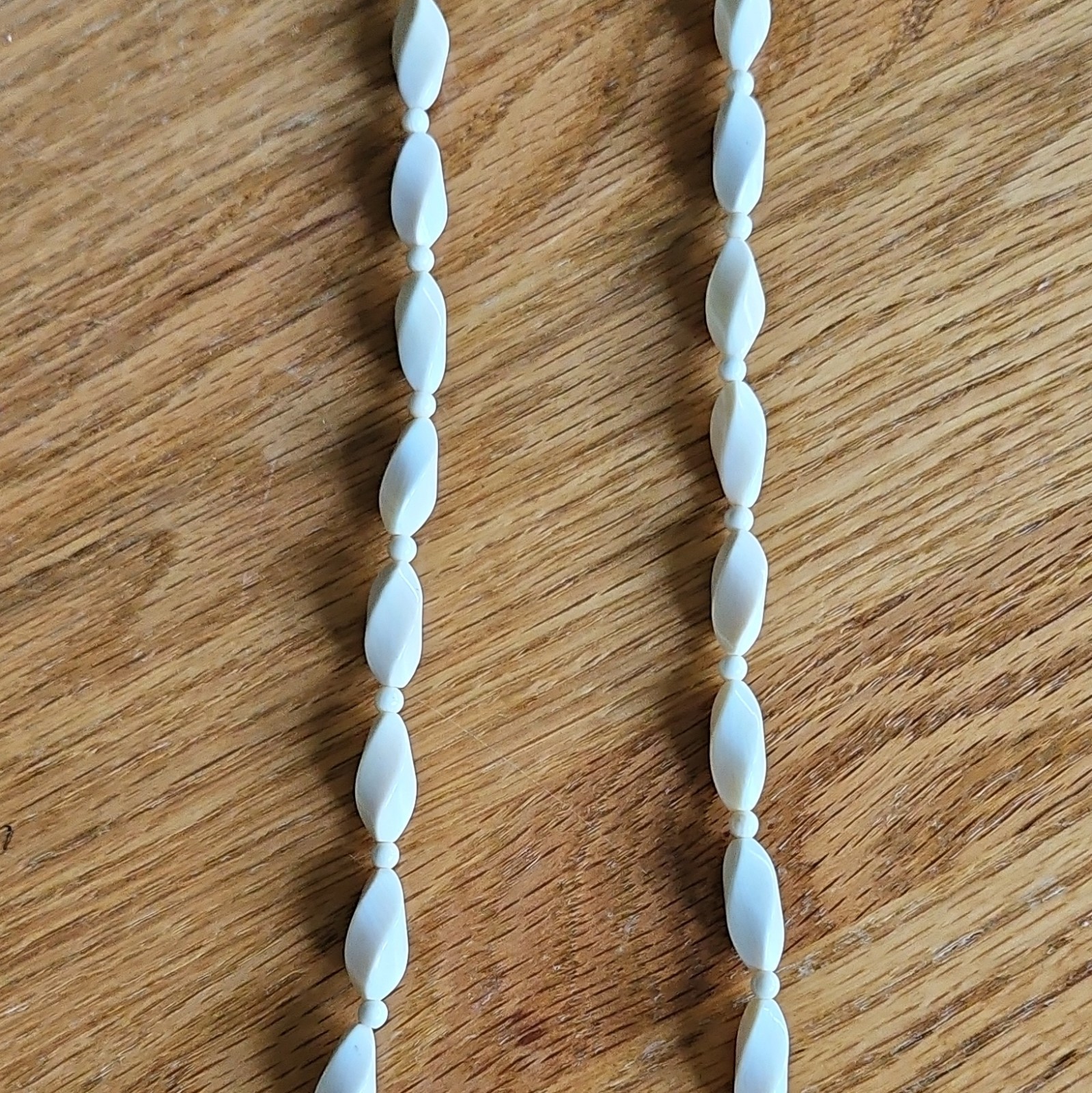 White Beaded Bone Grain Of Bone Visible Necklace Strand Ball/Bead Chain, Unique