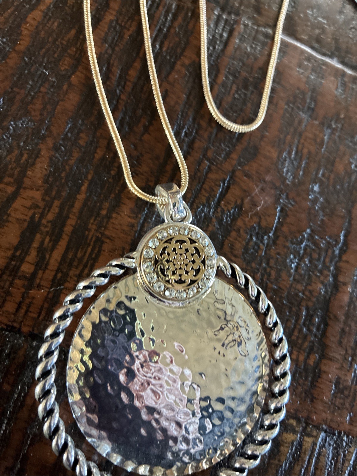 VINTAGE DESIGNER SCROLL AND DOTS STUNNING SERPENTINE PENDANT NECKLACE 16″ NWT