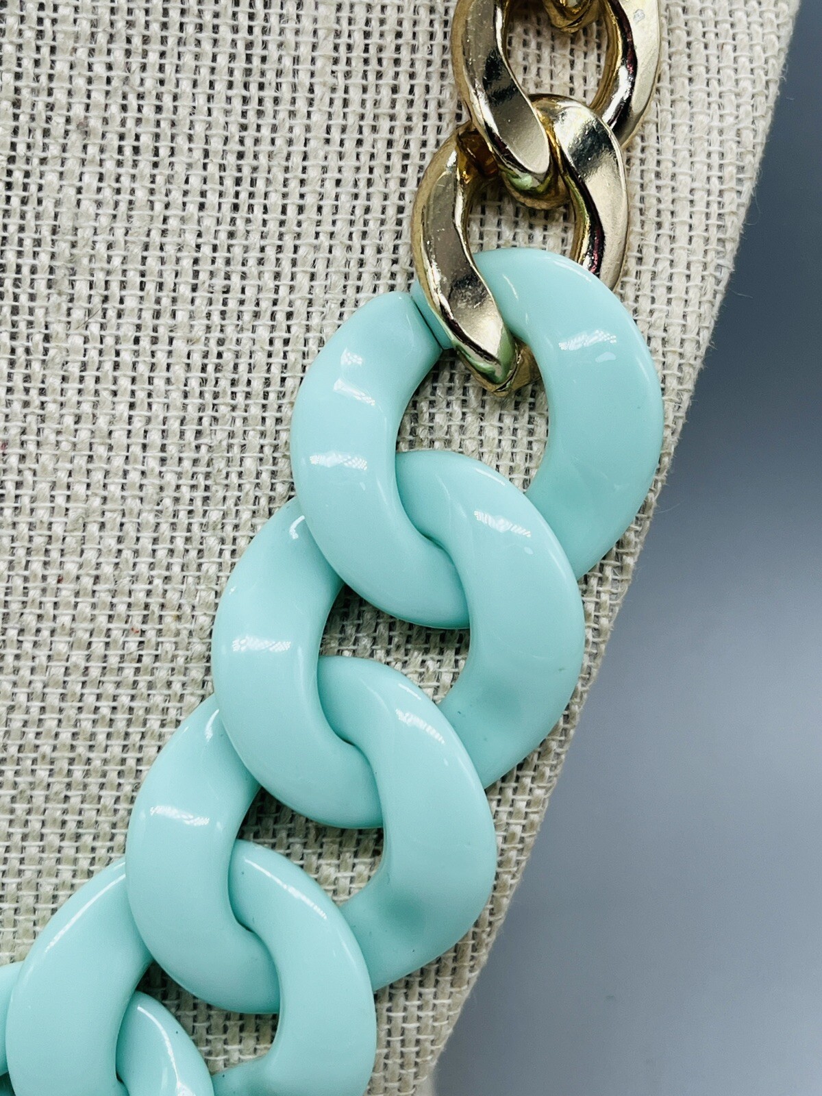 Women’s Gold Tone & Mint Green Chunky Chain Necklace 19″ – 22″