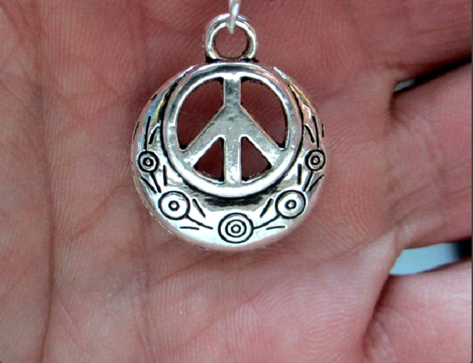 HIPPIE ANTI WAR PEACE SIGN RETRO LOVE Charm On 22″ 925 Sterling Silver Necklace