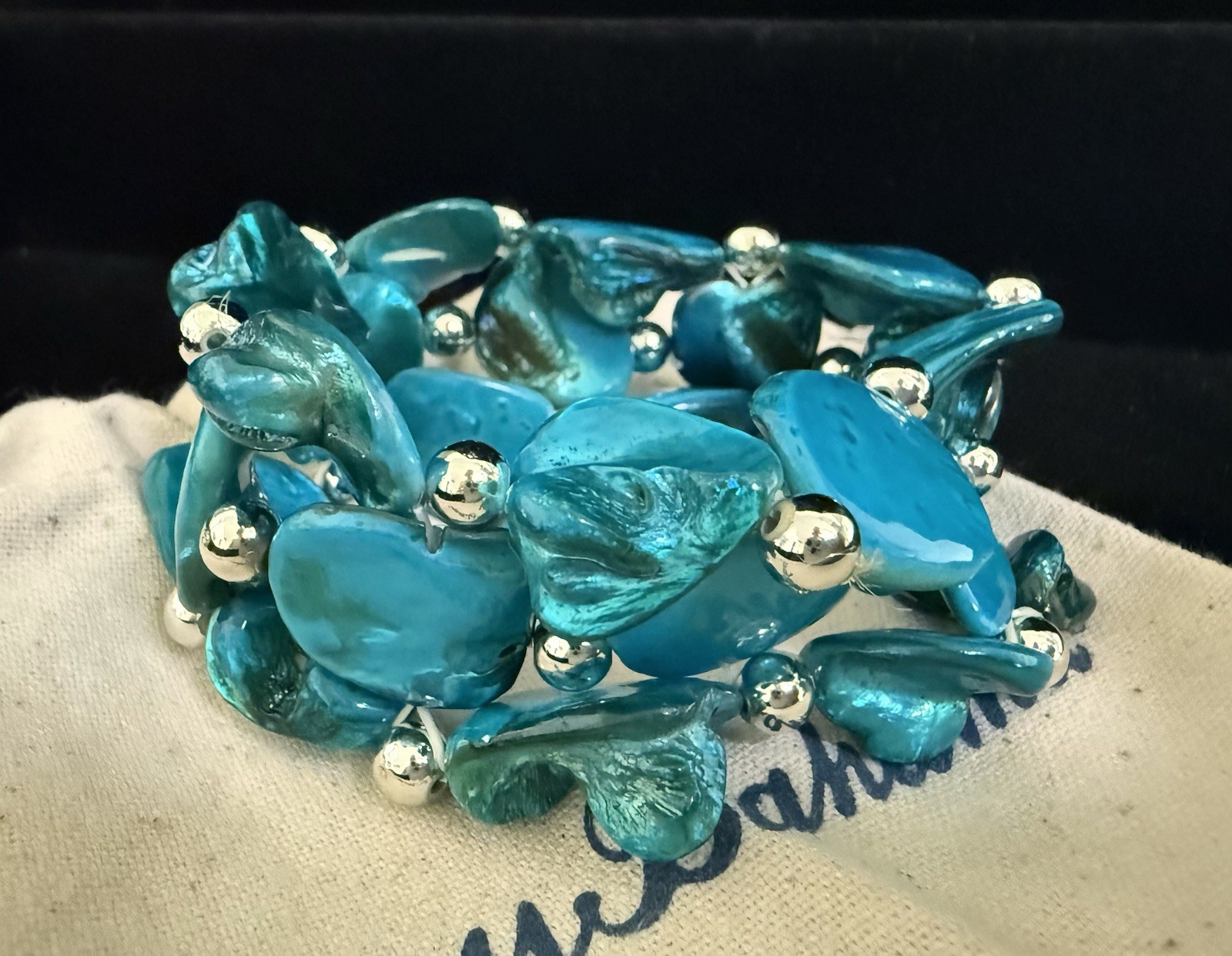 Tommy Bahama Turquoise-Style Stretch Bracelet Silver-Tone Beads – New With Pouch