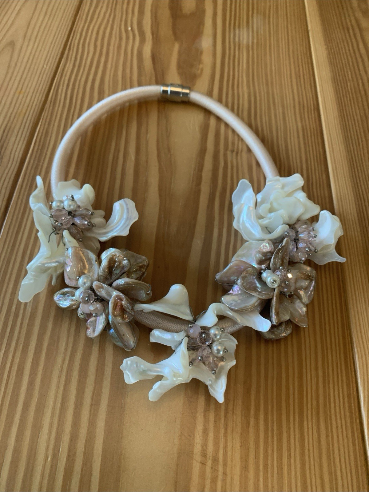 Natural Stone SHELL Flower Necklace by Gardenia Jewelry Mother Of Pearl Beads