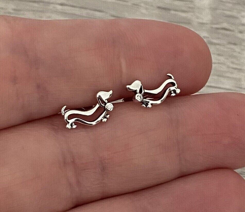 0.30Ct Round Cut Moissanite Women’s Puppy Stud Earrings In 14K White Gold Plated