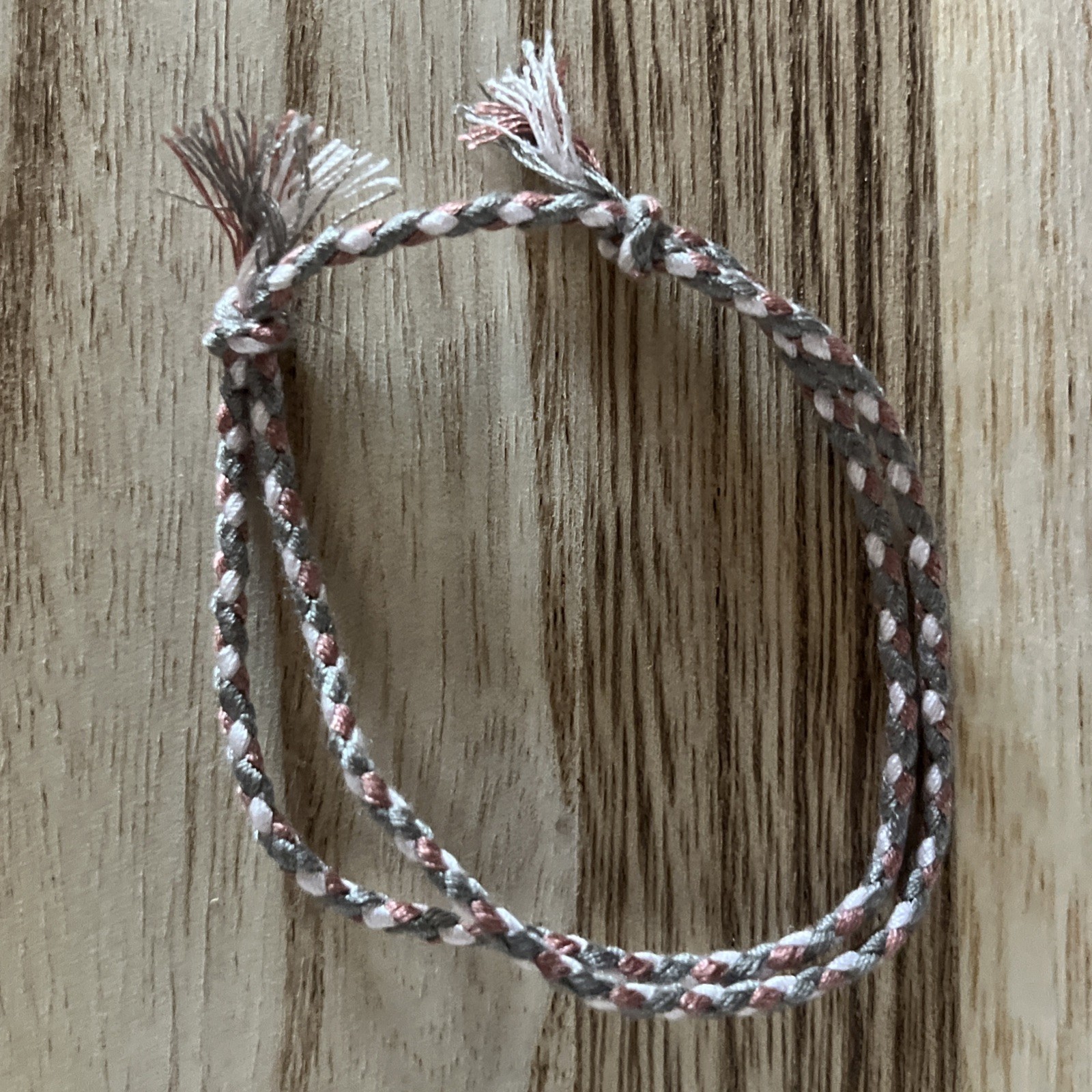 NEW BOHO BRAIDED THREAD FRIENDSHIP BRACELET ADJUSTABLE GRAY ROSE WHITE NIP