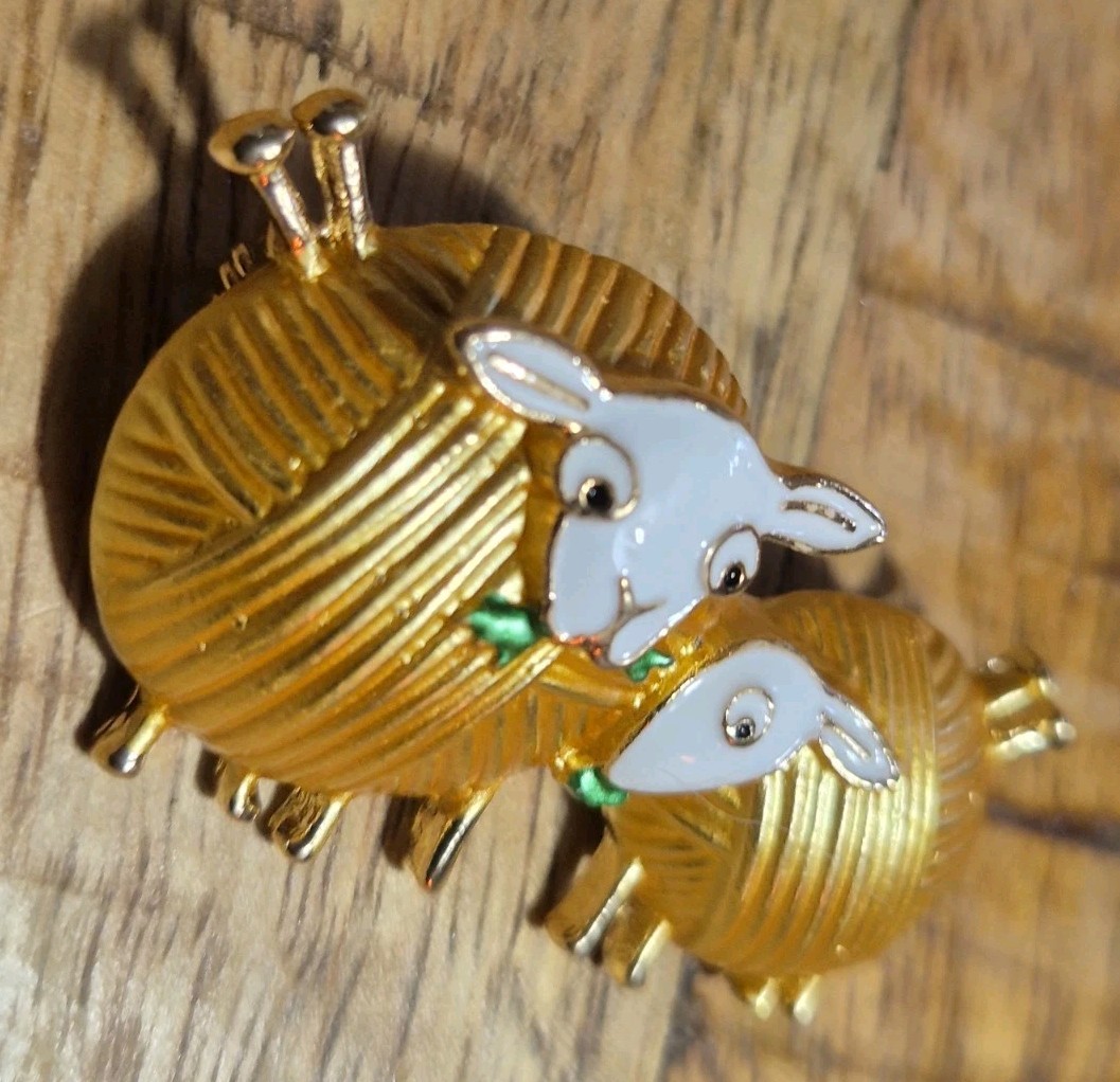 Ball Of Wool Sheep BROOCH Brushed Gold Coloured Knitting Lover Gift Broach BN