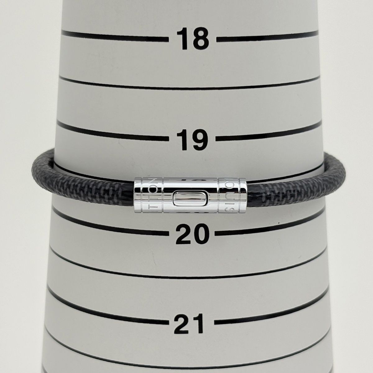 Louis Vuitton Keep It Bracelet Authentic Color Black Silver Size 19.5cm Mens