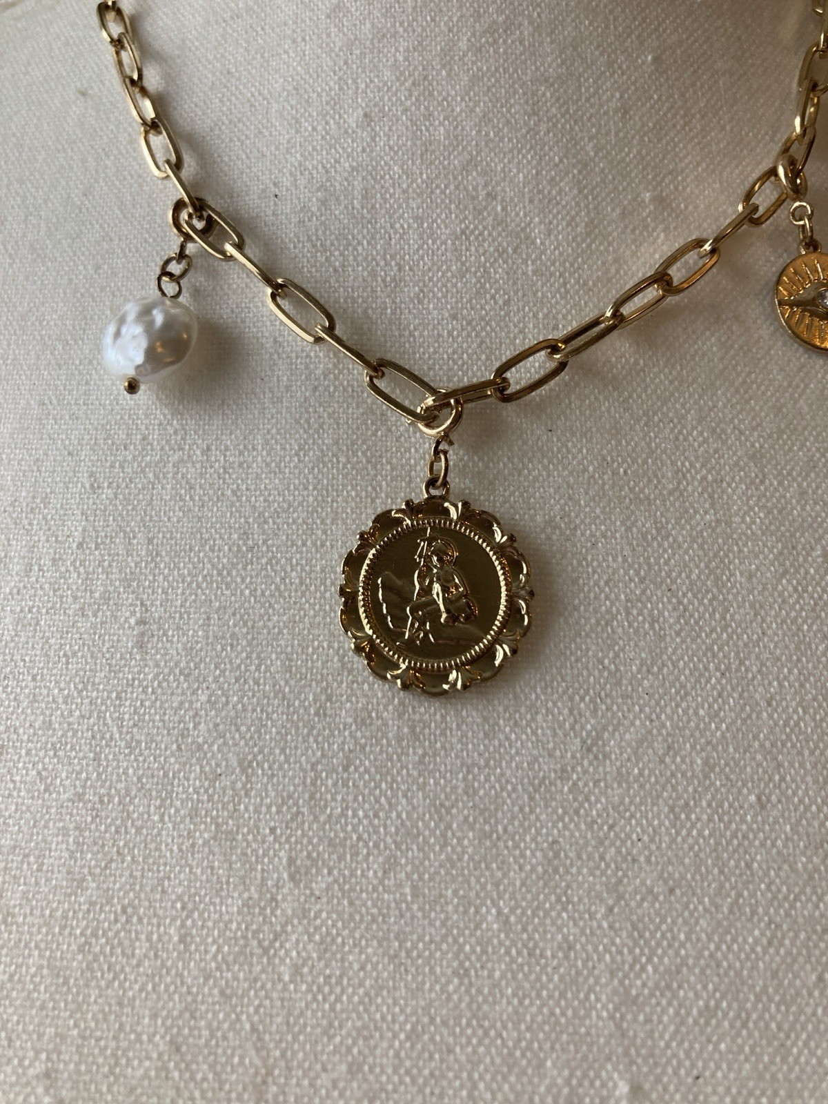 Gold Tone Paperclip Collar Necklace Chain Cherub Coin Faux Pearl Charm Classic