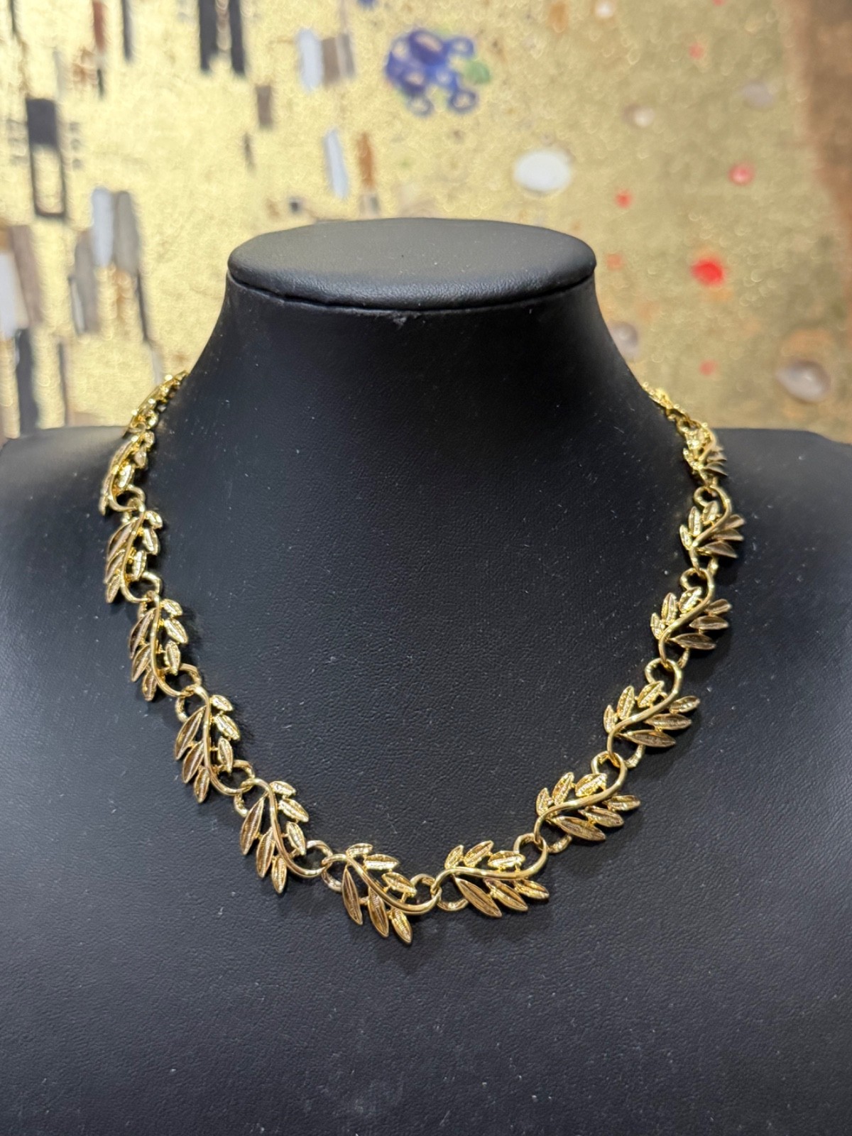 Leaf Floral Link Necklace Gold Tone Fold Over Clasp 16”
