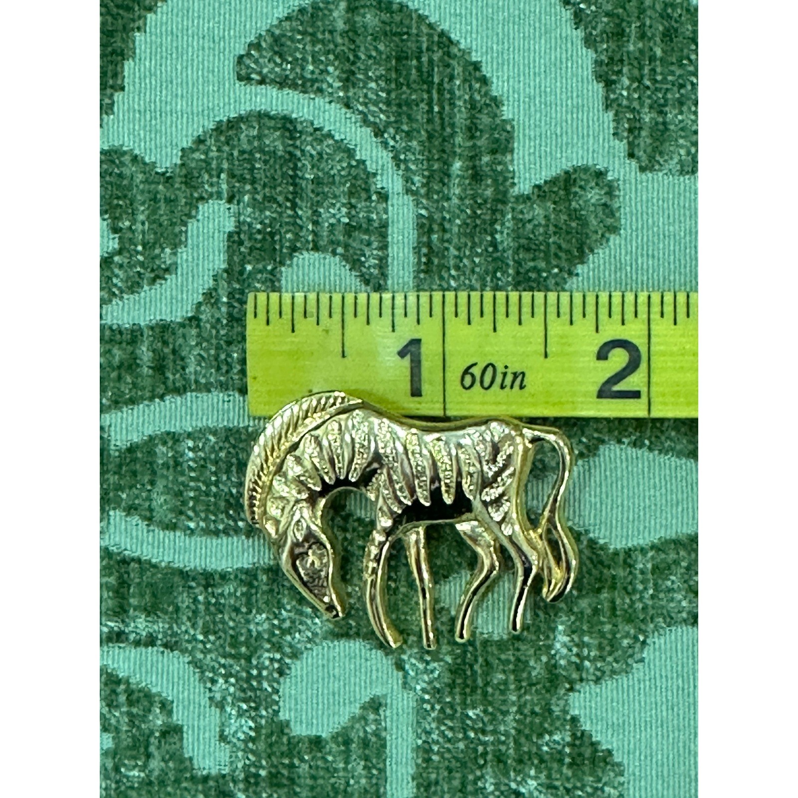 Unbranded Zebra Brooch Pin OS Gold Excellent Safari Animal Figural Jewelry