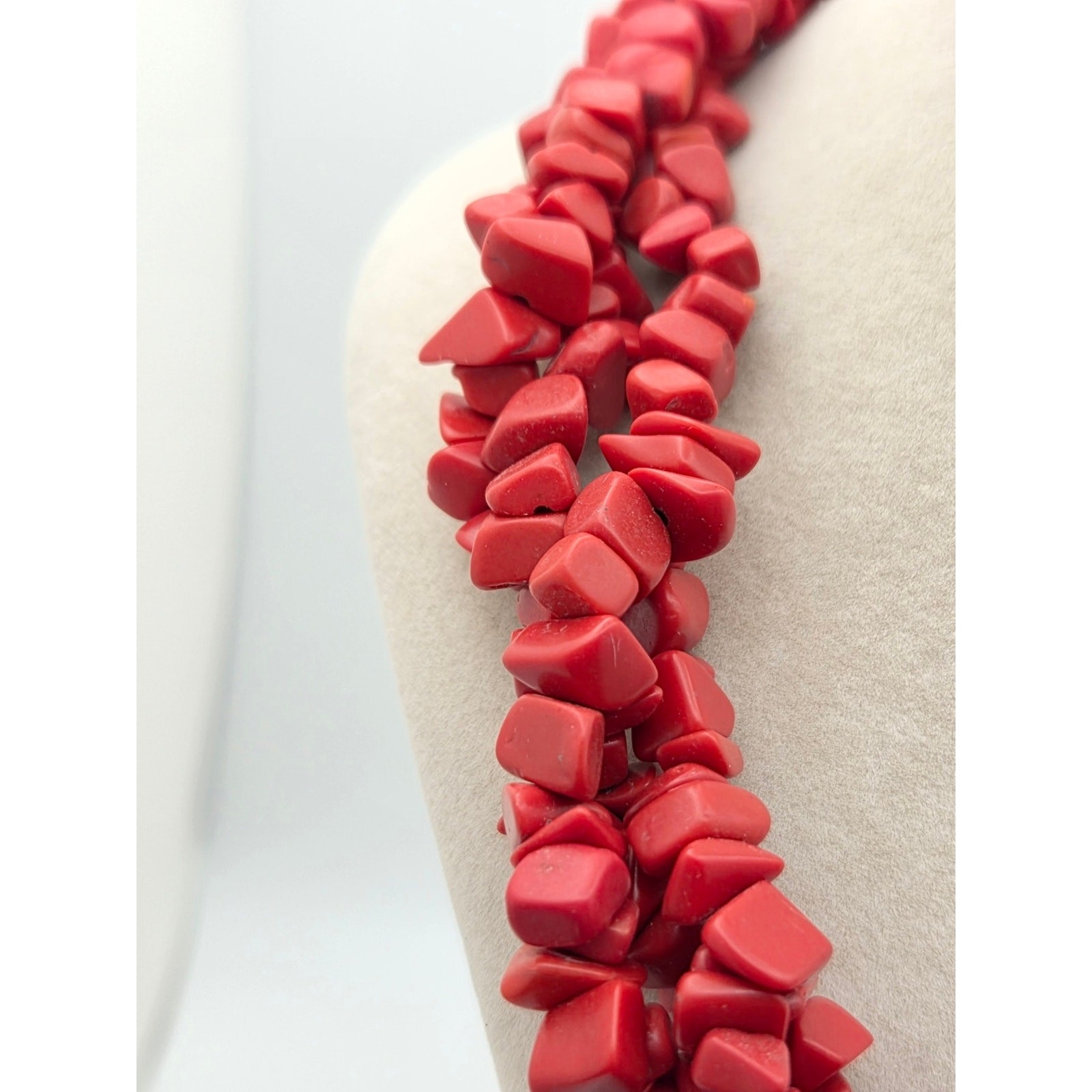 Red Natural Stone Chip Bead Twisted Necklace