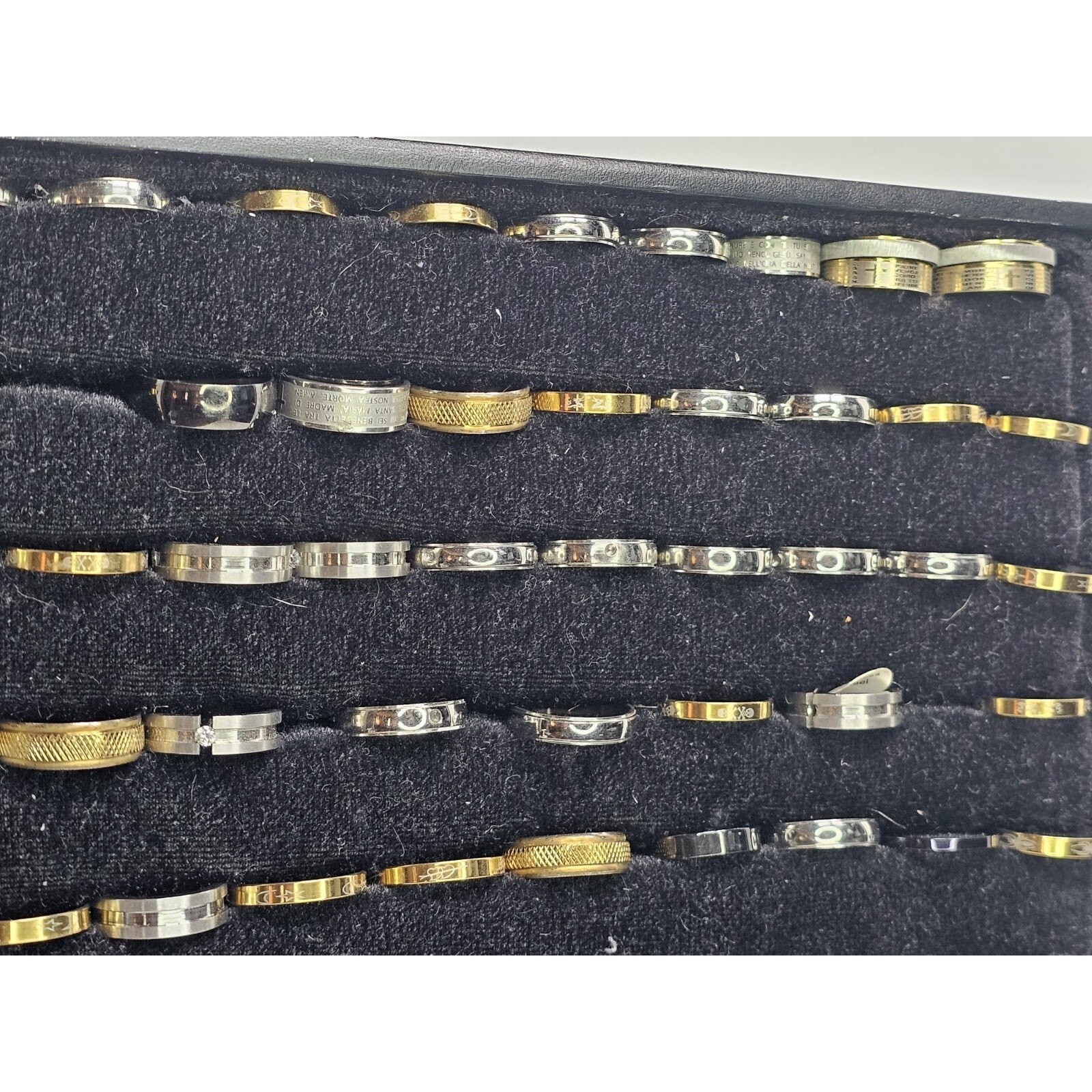 Ring/Band Lot/Tray – Various Sizes – Base Metals