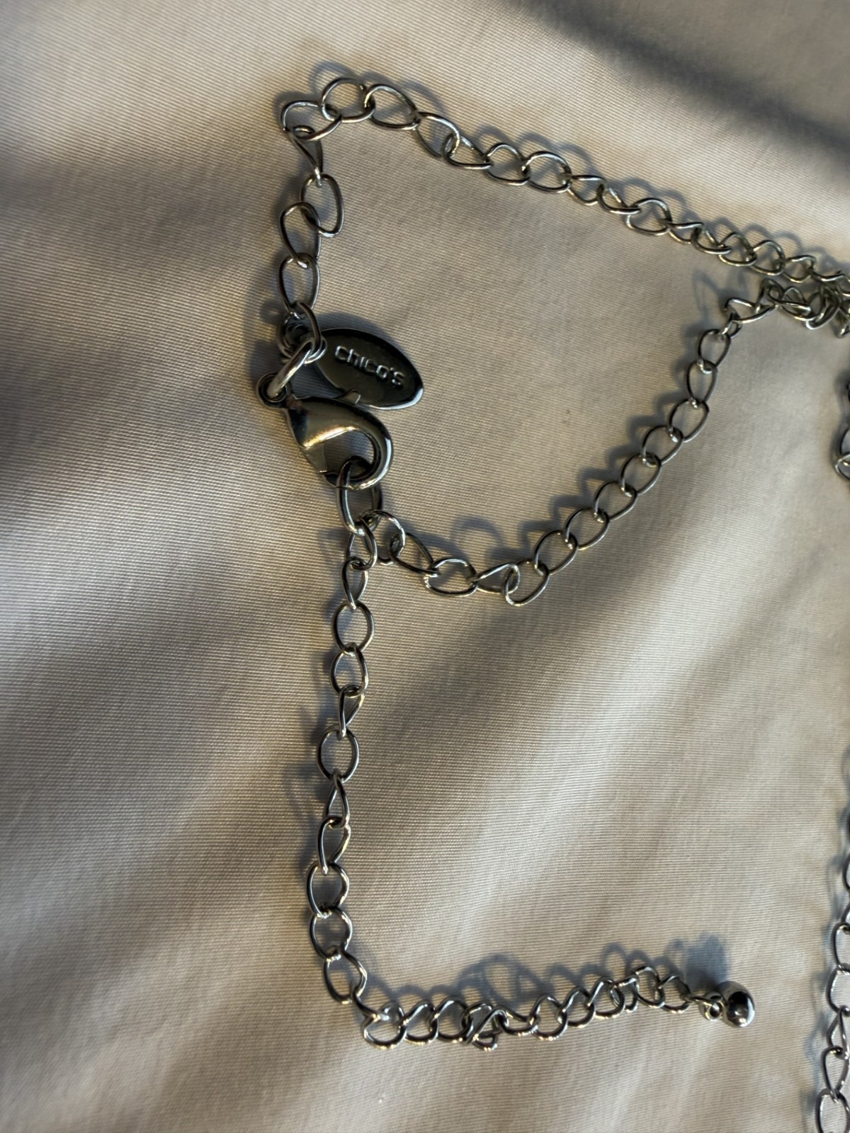 Chico’s Silver tone chain with black & marble drop accent /matching earrings