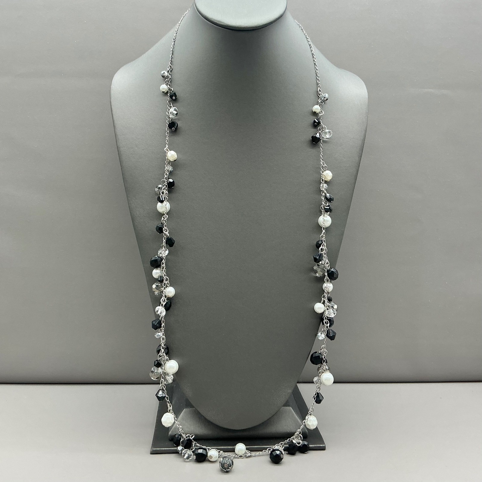White House Black Market Necklace Black White Crystal Beaded 36-39″