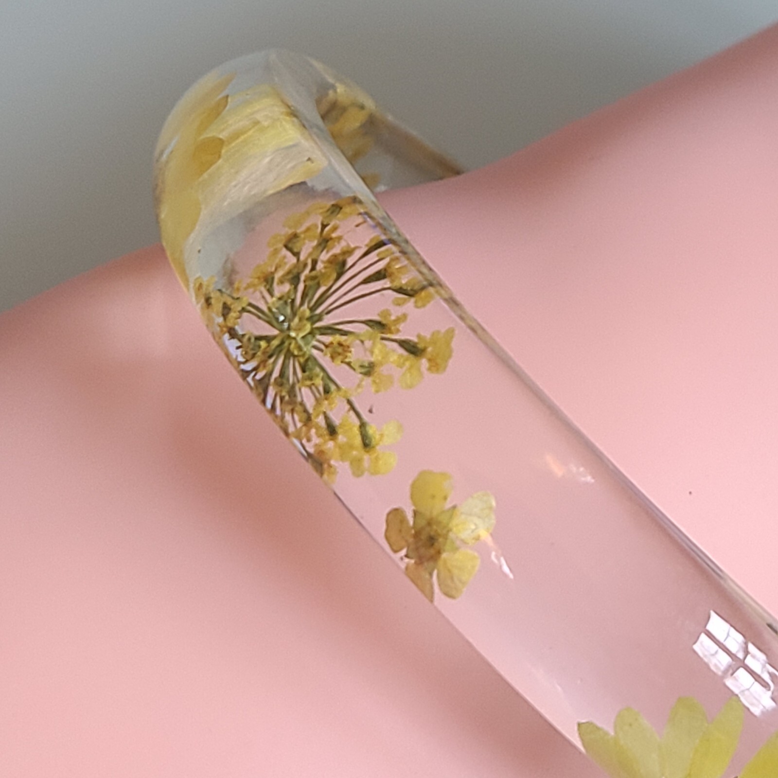 FAB 1/2 INCH WIDE ACRYLIC RESIN DRIED FLOWER BRACELET SUNFLOWERS AND MORE 2 1/2