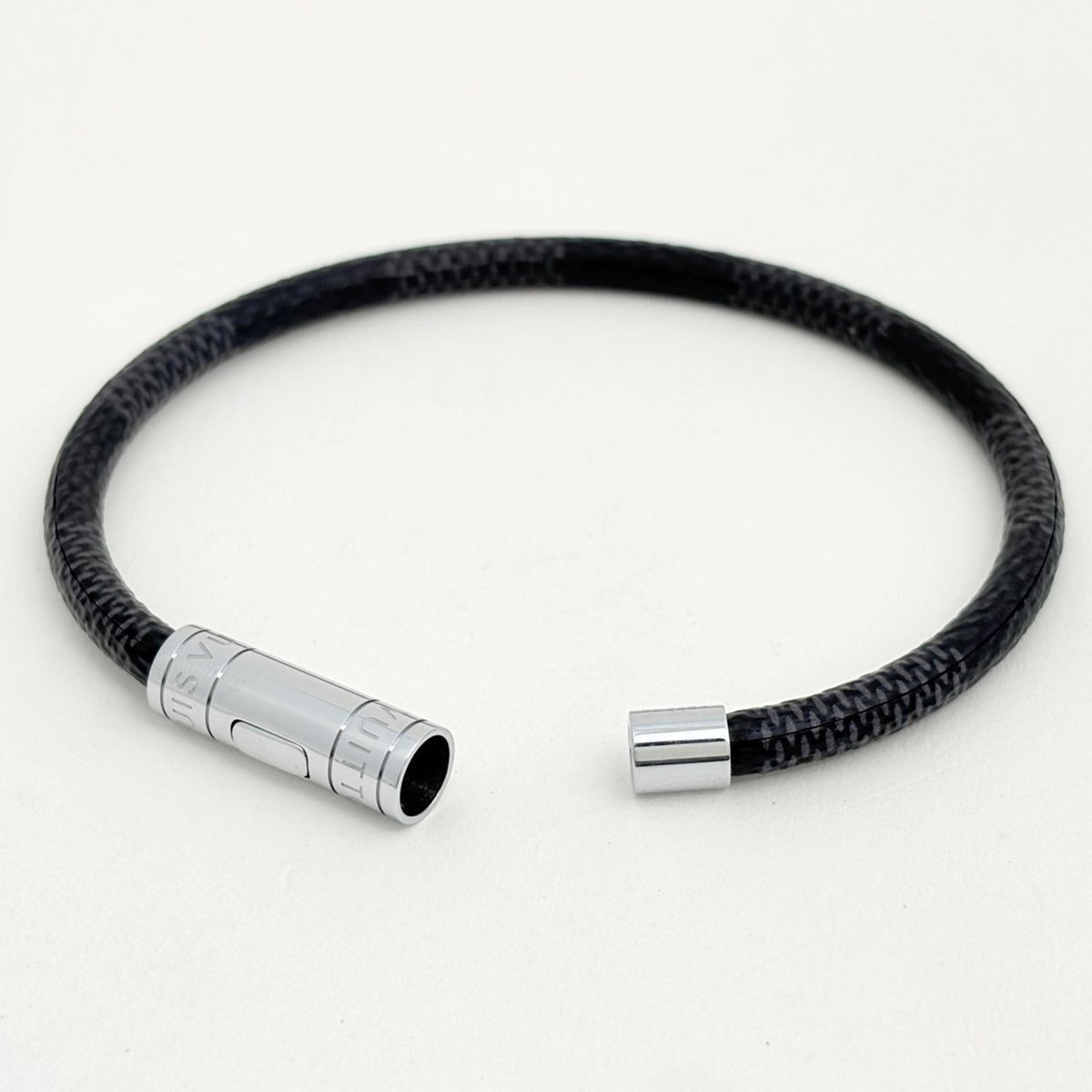 Louis Vuitton Keep It Bracelet Authentic Color Black Silver Size 19.5cm Mens