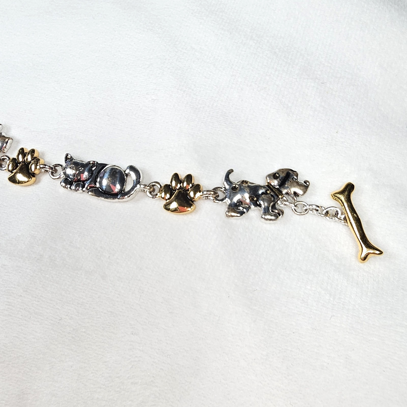 Premier Designs Silver Gold Two Tone Cat Dog Toggle Link Costume Bracelet 6.75″