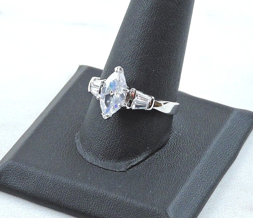Sterling Silver 2.50 cttw Marquise Cubic Zirconia Ring – Free Gift Packaging