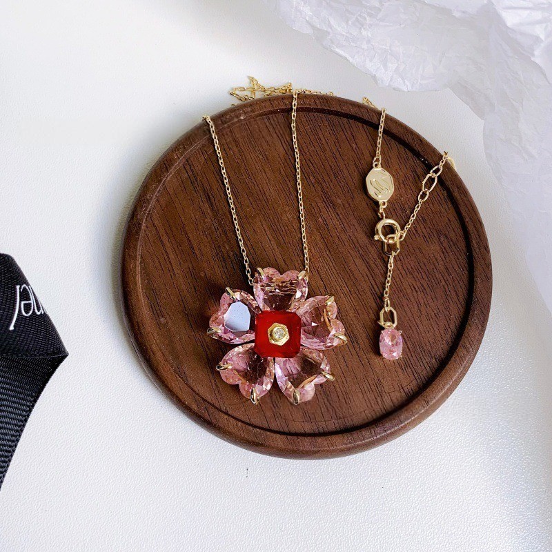 Swarovski Idyllia Necklace – Sparkling Flower Shape Crystal Pendant