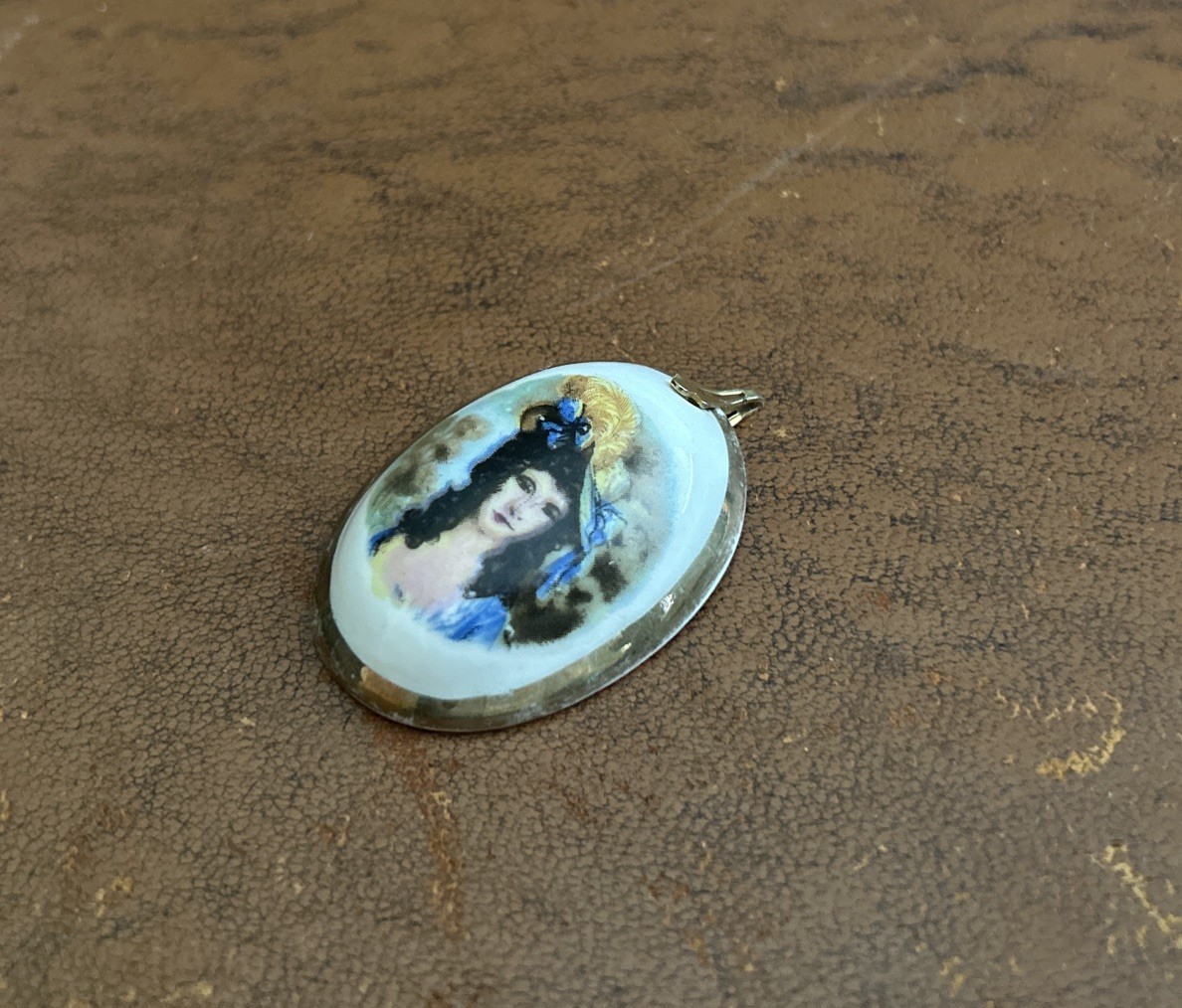 Vintage Pendant Fine Bone China A & J Middleton – gold edge