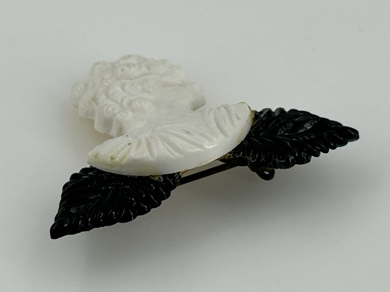 Vtg Victorian Style Brooch Acrylic & Metal Black White Women Curls Romantic