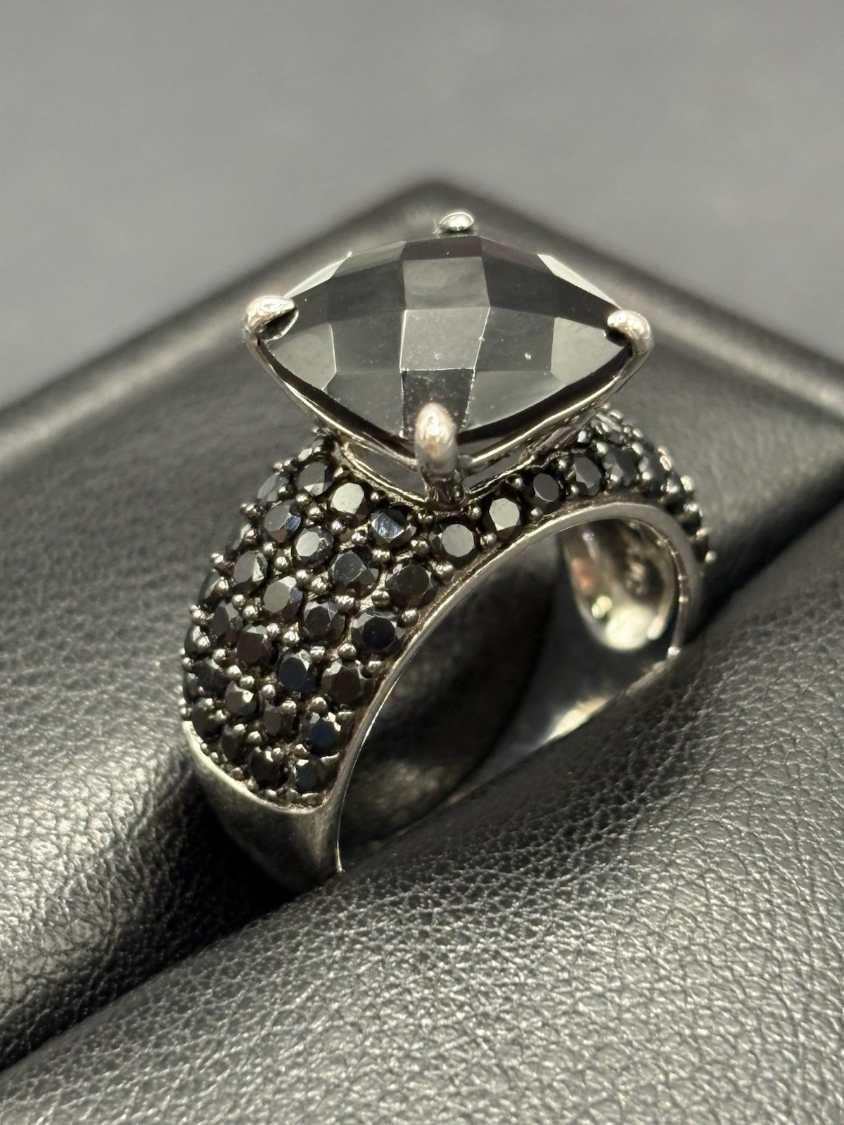 EUC Sterling Silver Black Cubic Zirconia Ring Size 8.25 7 Grams E27