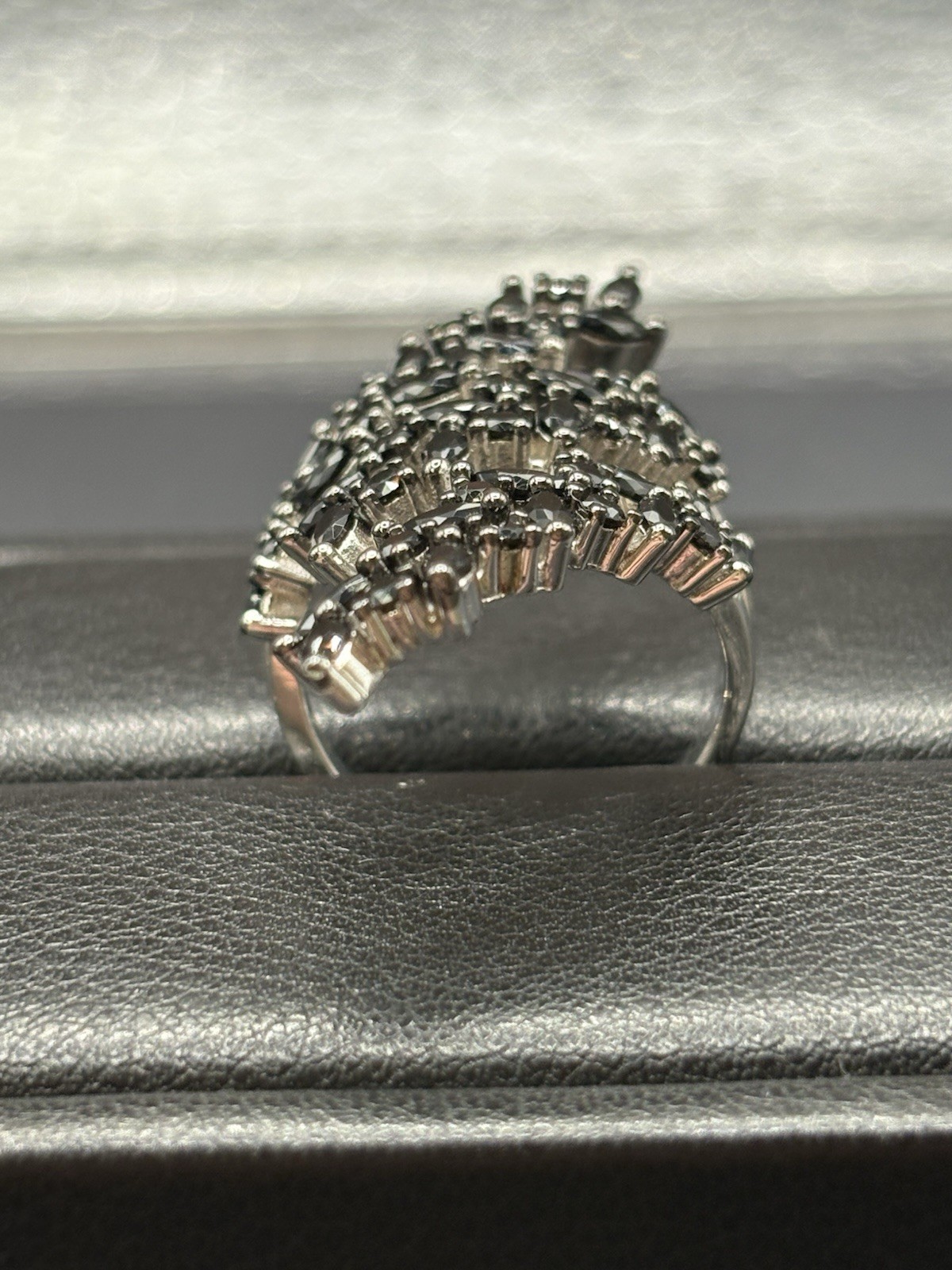 EUC Sterling Silver Black Cubic Zirconia Vine Ring 7 Grams Size 8 E29