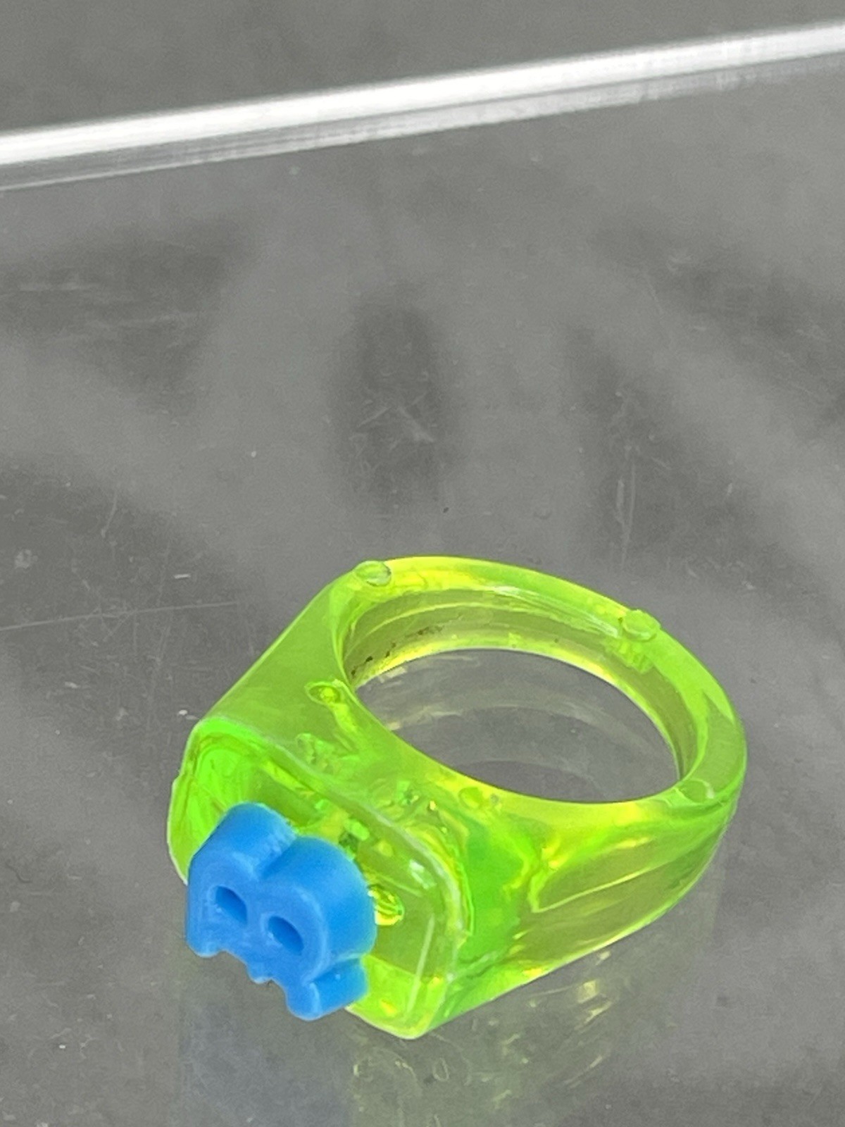 90s Neon Green Statement Chunky Ring Branded ‘B’ Size 5