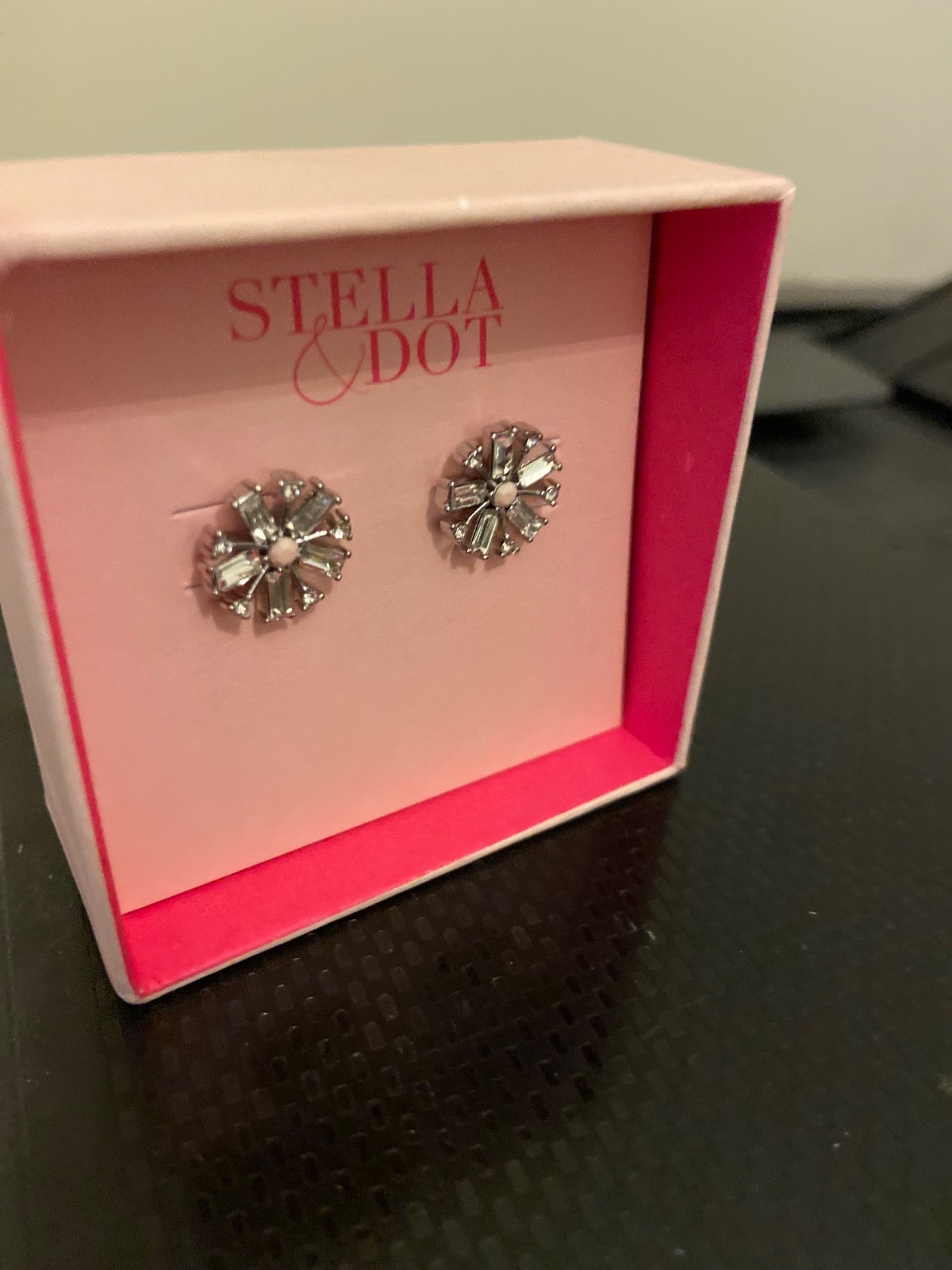 Stella and dot delicate daisy studs