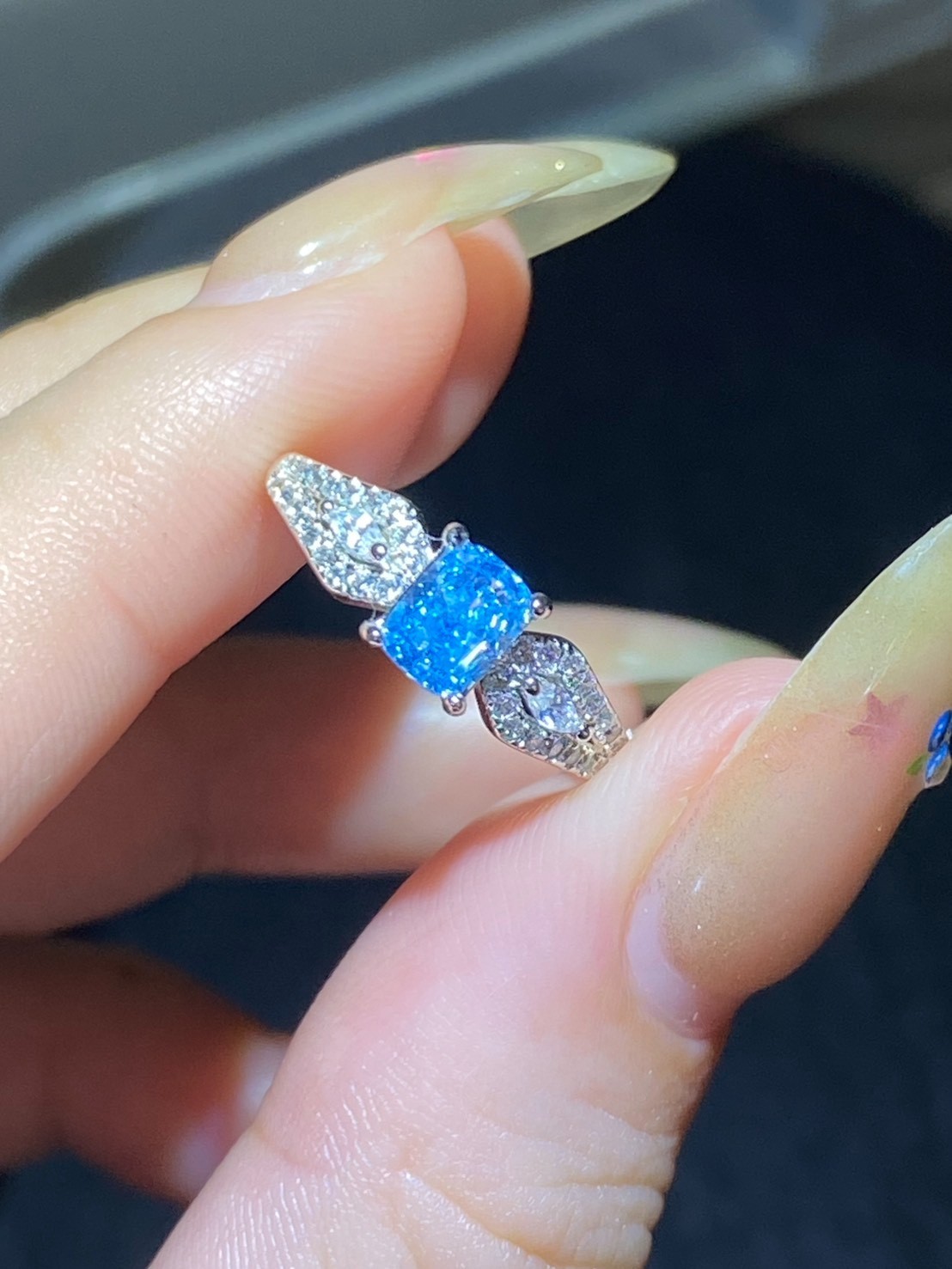 [jerseychou] Lab-Grown Diamond , 0.54ct , Fancy Vivid Blue , VVS2 , IGI